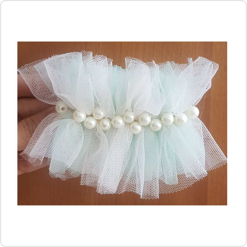 Frills clip with pearls